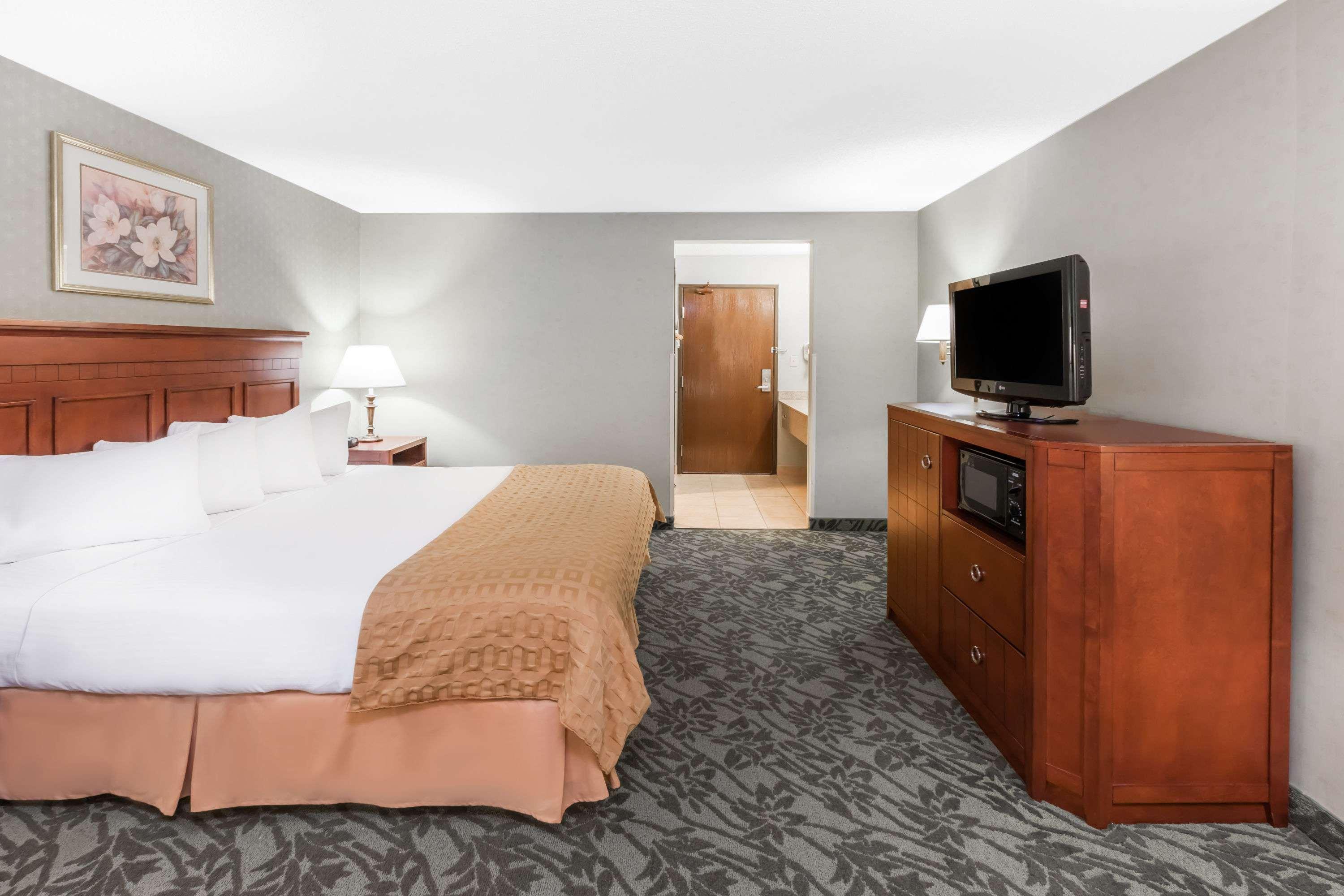 Spark By Hilton Walker Grand Rapids North Екстериор снимка