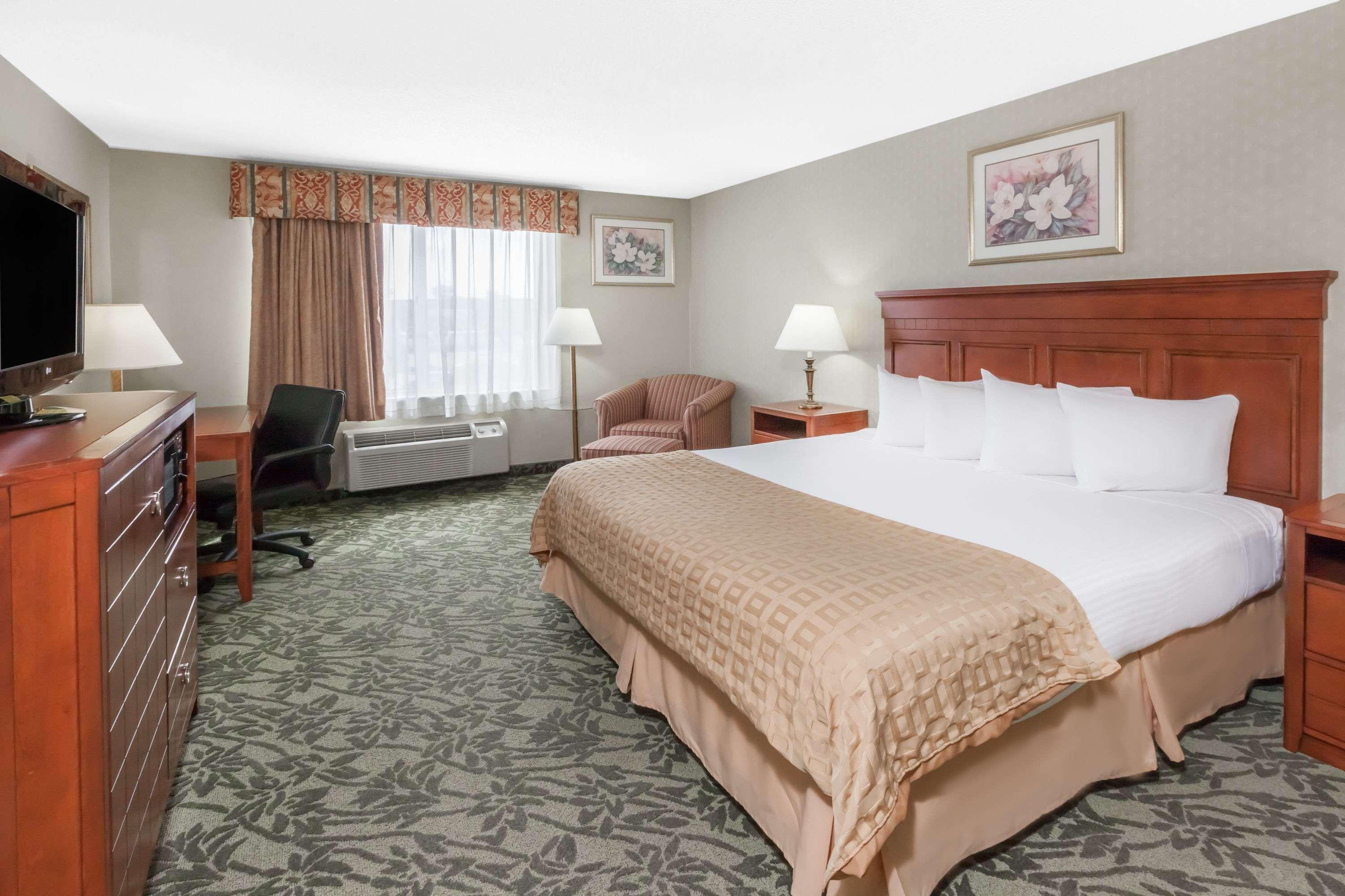 Spark By Hilton Walker Grand Rapids North Екстериор снимка
