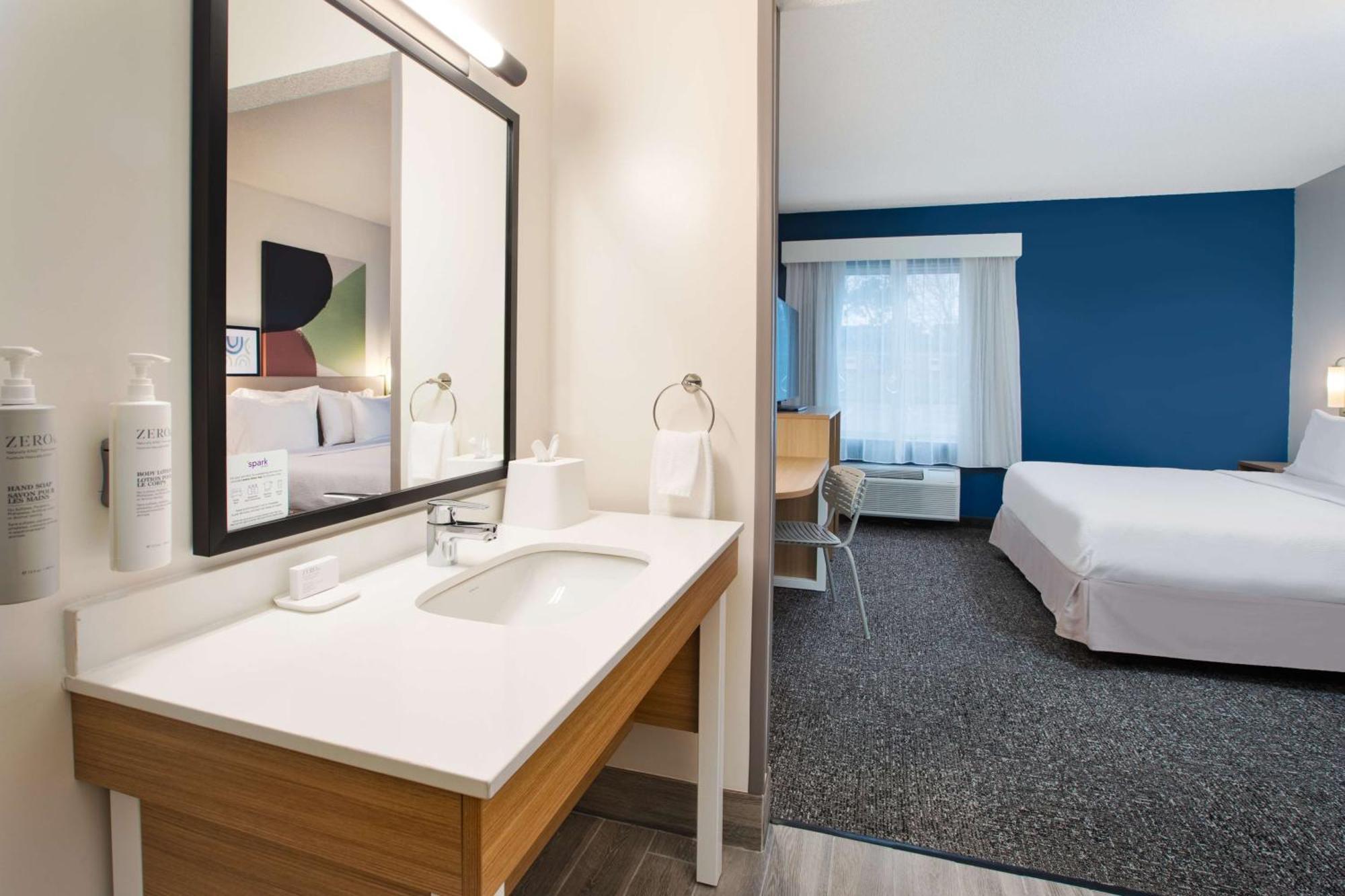 Spark By Hilton Walker Grand Rapids North Екстериор снимка