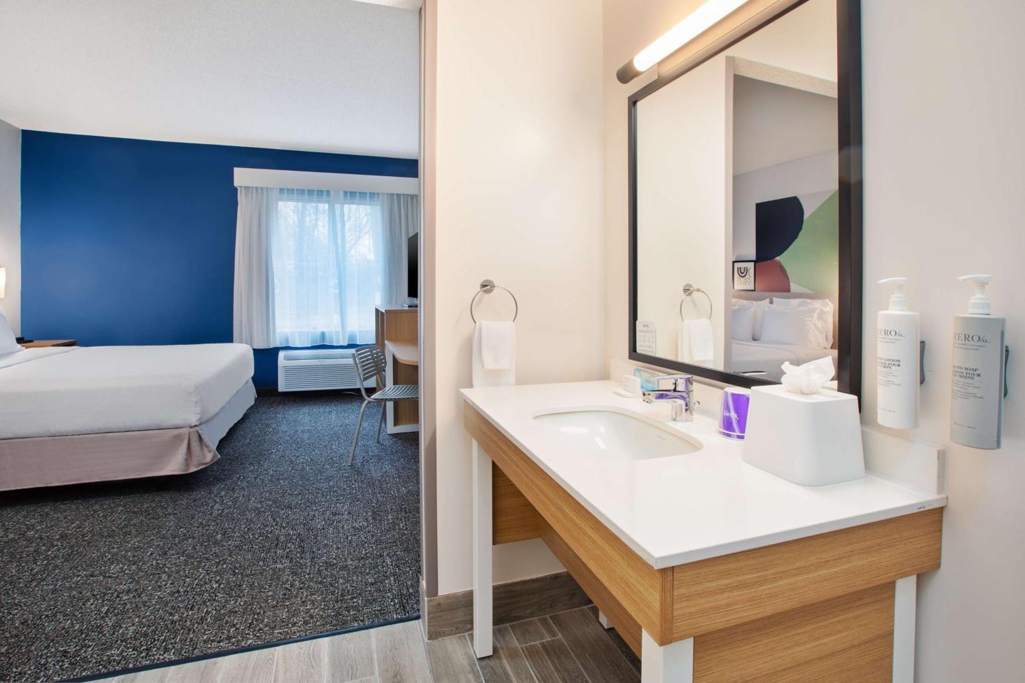 Spark By Hilton Walker Grand Rapids North Екстериор снимка