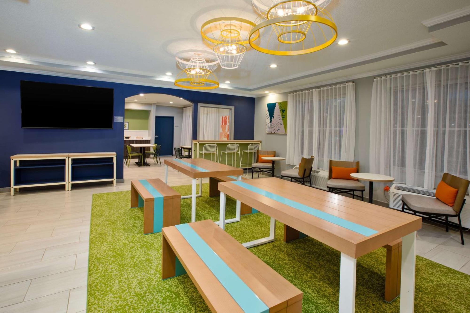 Spark By Hilton Walker Grand Rapids North Екстериор снимка