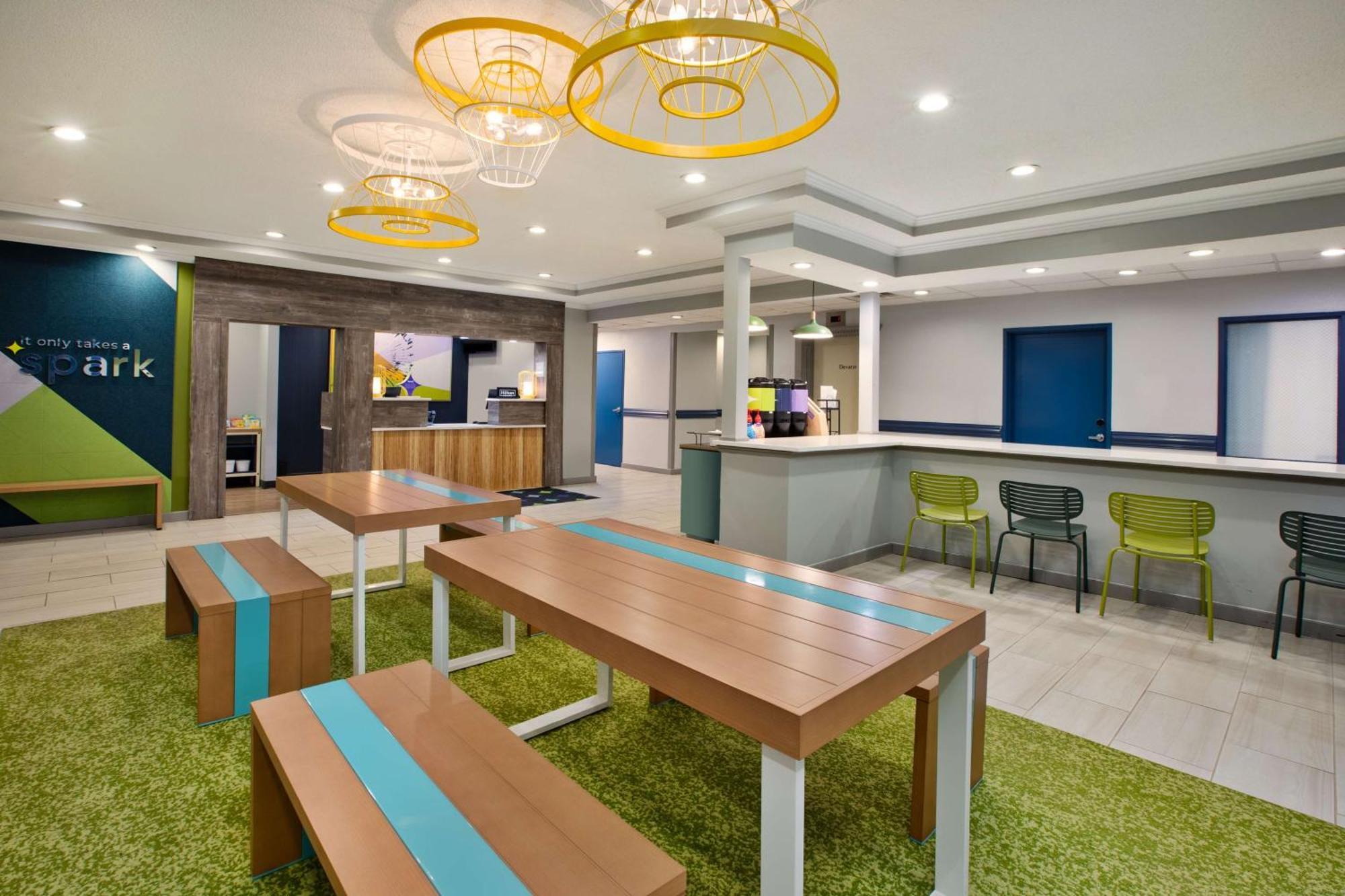 Spark By Hilton Walker Grand Rapids North Екстериор снимка